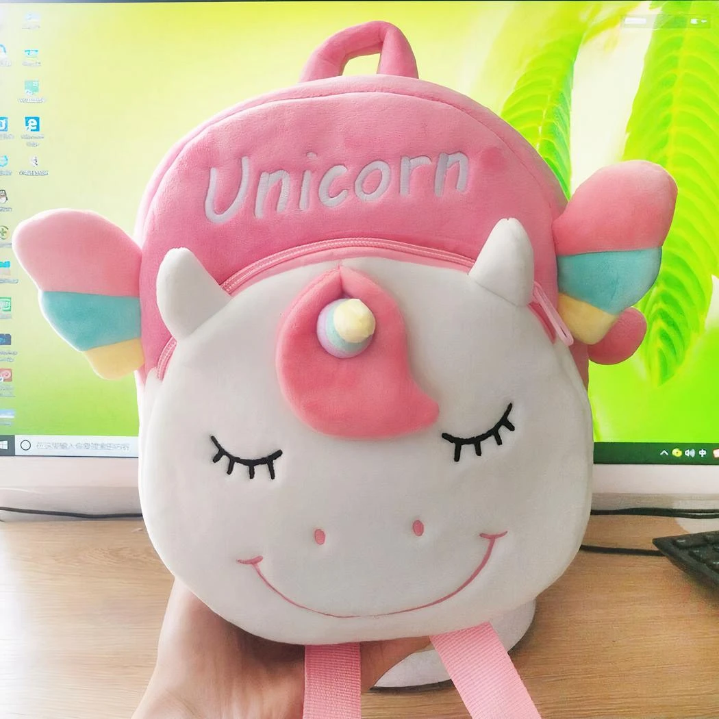 Petit Sac à Dos En Peluche D’une Licorne Souriante – Image 2